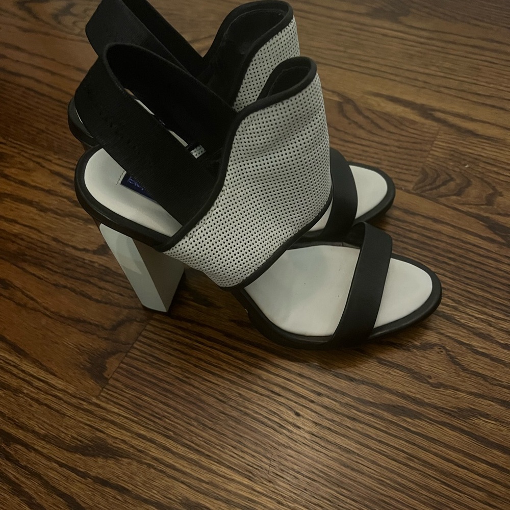 Bcbg maxazaria shoes size 8 - Picture 3 of 8